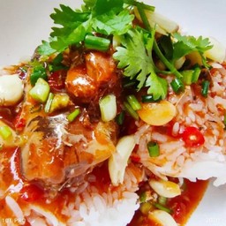 ข้าวยำปลากระป๋อง