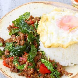 ข้าวกระเพราเนื้อ