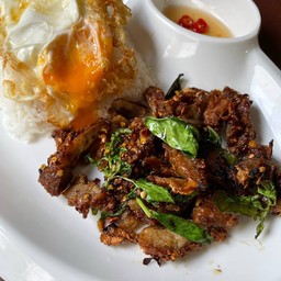 ข้าวกะเพราไก่กรอบ