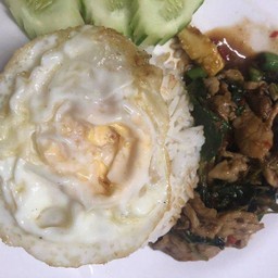 กระเพา(หมูนุ่ม)ไข่เจียว