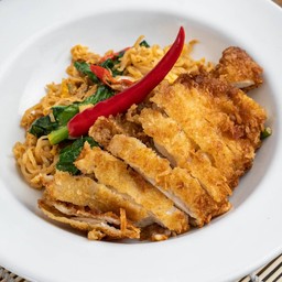 ผัดมาม่าต้มยำไก่กรอบ