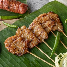 พี่เมย์ ข้าวเหนียวหมูปิ้ง หน้าตลาดสดมหาราช