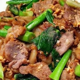 ก๋วยเตี๋ยวผัดซีอิ๊วเนื้อ