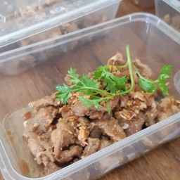 หมูกระเทียม