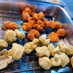 ลูกชิ้นปลาระเบิดทอด  (ชุดละ)