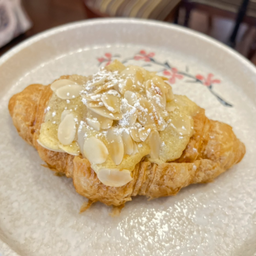 ครัวซองต์อัลมอนต์