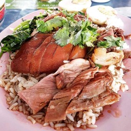 ขาหมูเฮียอ๋อย
