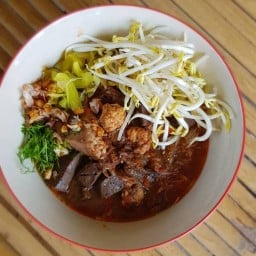 ร้านน้ำเงี้ยวป้าอ้วน -