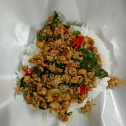 ข้าวกะเพราหมูสับ ห่อกระดาษ