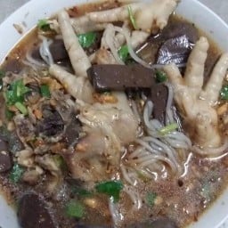 ก๋วยจั๊บญวน ยายปราณี ตอนเย็น ข้าง7-11