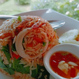 ข้าวผัดปลาหมึก