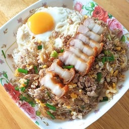 วุ้นเส้นผัดไข่โป๊ะหมูกรอบ ราดข้าว