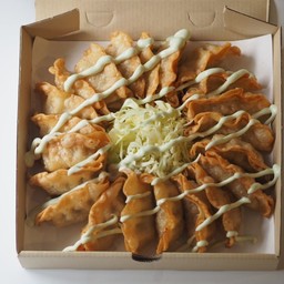 เกี๊ยวซ่าไก่ ซอสวาซาบิ