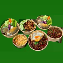 บ้านขนมออกัส & กะเพราพริกแห้ง ข้าวไข่เจียว