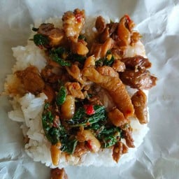 ข้าวกะเพราไก่ ห่อกระดาษ