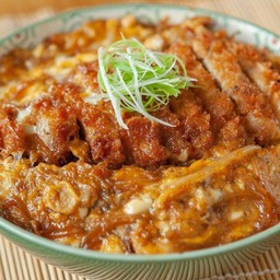 ข้าวหน้าไก่ทอดซอสหม่าล่าไข่ข้น