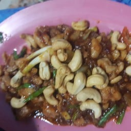 ไก่ผัดเม็ดมะม่วง