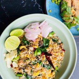 ข้าวผัดคะน้าปลาเค็ม