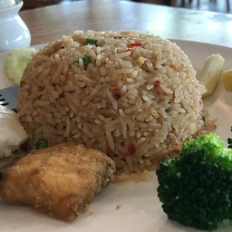 ข้าวผัดน้ำพริกลงเรือ