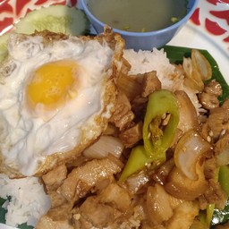 หมู3ชั้นผัดพริกหยวก +ไข่ดาว