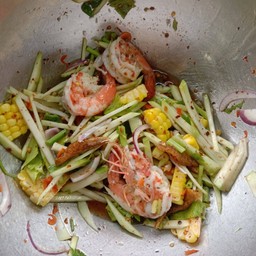 ยำมะม่วงกุ้งลวก