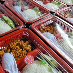 กะเพราไก่ราดข้าวไข่ดาว