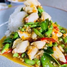 ข้าวปูก้อนโบ้ผัดพริกเหลือง