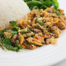 ข้าวผัดใบโหระพา