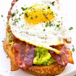 ⭐4.7 (193) - ซาวเออร์โด โทสต์ อโวคาโด เบค่อน ไข่ดาว