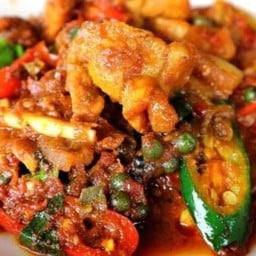 ผัดเผ็ดหมูป่าเป็นกับข้าว
