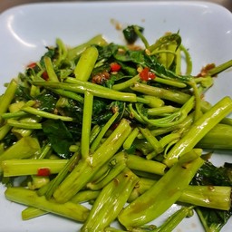 ผักบุ้งไฟแดง กับข้าว.