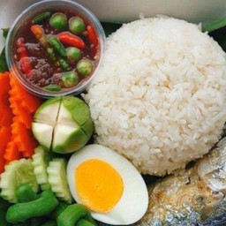 ชุดข้าวสวยน้ำพริก ผักสด ไข่ต้ม