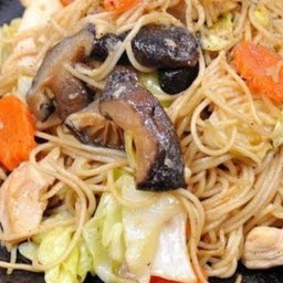 ผัดหมี่ซั่วเห็ดหอมเจ