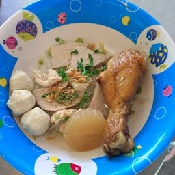 ก๋วยเตี๋ยวแชมป์นายฮั้งเพ้ง ตลาดสดสุชาดา