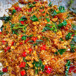 กระเพราวุ้นเส้นไก่สับ