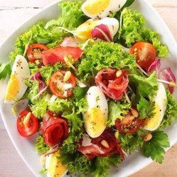 ⭐4.6 (214) - สลัดอิ่มเอม ไข่ต้ม เบค่อนกรอบ Crispy  & Boiled Egg Salad