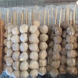 ลูกชิ้นเนื้อปิ้ง ไม้ละ 17