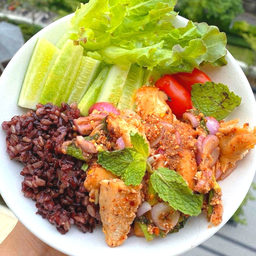 ⭐5.0 (179) - ข้าวไรซ์เบอรี่ ลาบสันในไก่นุ่ม 🌶️🥬 Larb Khai RiceBerry