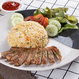 ข้าวผัดสเต็กหมู