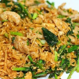 มาม่าผัดไข่