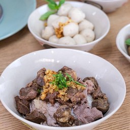 ข้าวหน้าเนื้อตุ๋น