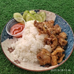 ข้าวราดหมูทอดกระเทียม