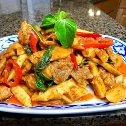 ลูกชิ้นใส้กรอกทอด/ไก่ย่างเสียบไม้(ทางเข้าเกษตร)