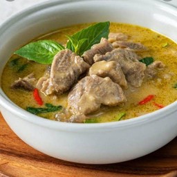 แกงเขียวหวานเนื้อ (กับข้าว)