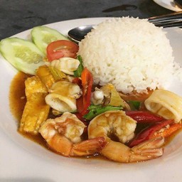 ข้าวผัดน้ำพริกเผาทะเล