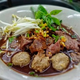 ก๋วยเตี๋ยวรวมเนื้อ