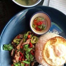 ร้านน้องพลอยอาหารตามสั่ง