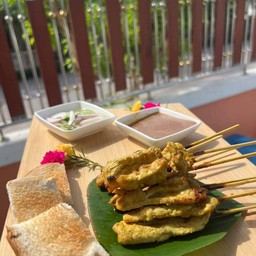 หมูสะเต๊ะบ้านในซอย