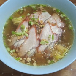 บะหมี่เกี๊ยวหมูแดง ไม่มีถ้วยพลาสติก