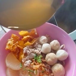 ก๋วยเตี๋ยววุ้นเส้นน้ำใสลูกชิ้นกุ้ง,หมู,ปลา